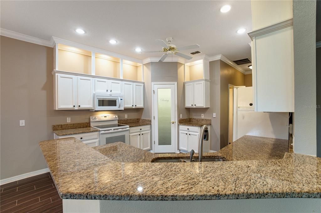 Active With Contract: $267,500 (2 beds, 2 baths, 1467 Square Feet)