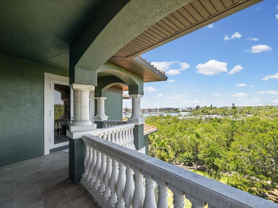 For Sale: $7,900,000 (6 beds, 6 baths, 9136 Square Feet)