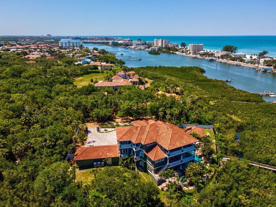 For Sale: $7,900,000 (6 beds, 6 baths, 9136 Square Feet)