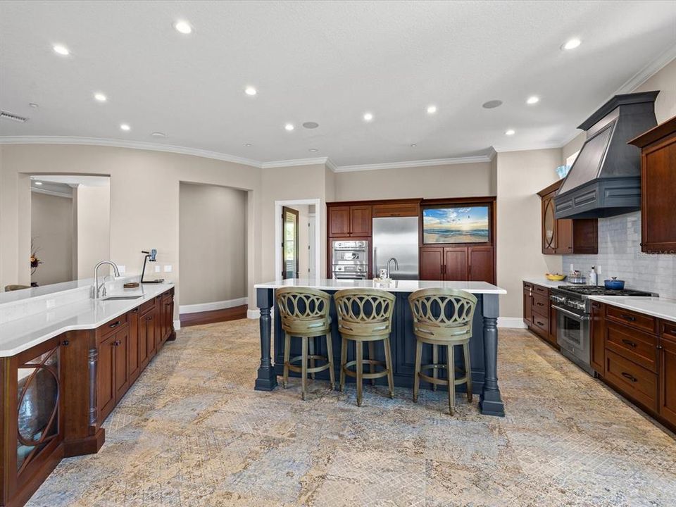 For Sale: $7,900,000 (6 beds, 6 baths, 9136 Square Feet)