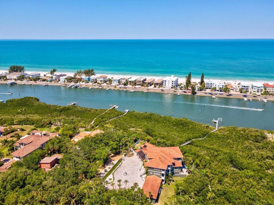 For Sale: $7,900,000 (6 beds, 6 baths, 9136 Square Feet)