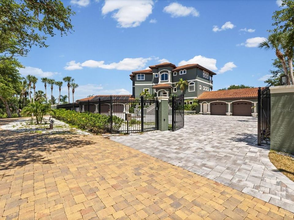 For Sale: $7,900,000 (6 beds, 6 baths, 9136 Square Feet)