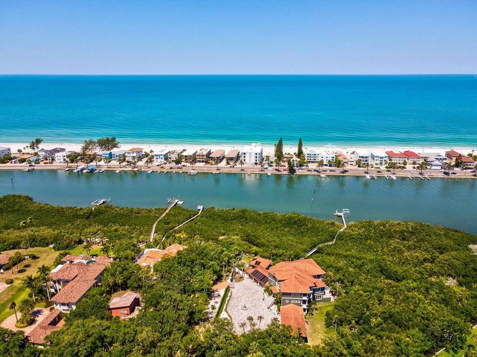 For Sale: $7,900,000 (6 beds, 6 baths, 9136 Square Feet)