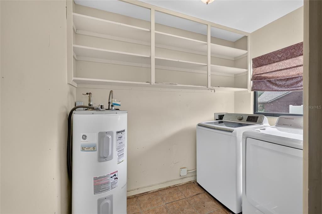 На продажу: $347,900 (3 спален, 2 ванн, 1738 Квадратных фут)