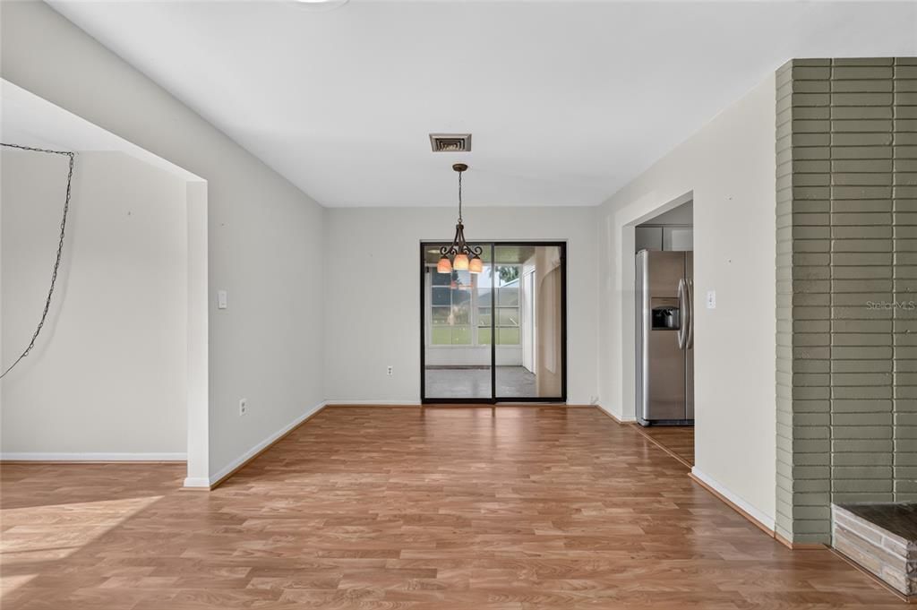 На продажу: $347,900 (3 спален, 2 ванн, 1738 Квадратных фут)