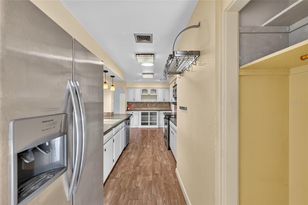 На продажу: $347,900 (3 спален, 2 ванн, 1738 Квадратных фут)