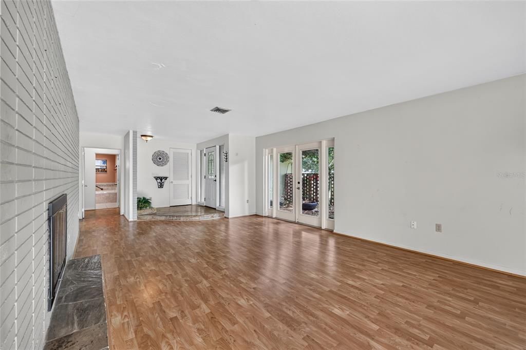 На продажу: $347,900 (3 спален, 2 ванн, 1738 Квадратных фут)