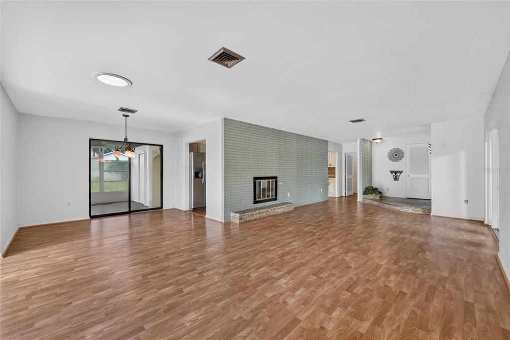 На продажу: $347,900 (3 спален, 2 ванн, 1738 Квадратных фут)