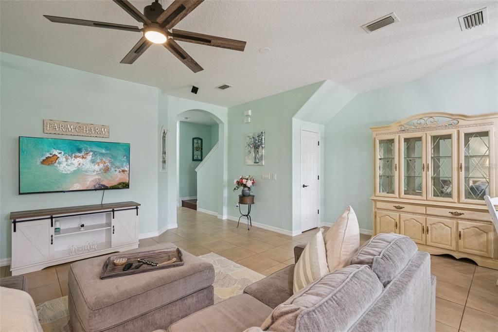 For Sale: $330,000 (3 beds, 2 baths, 1664 Square Feet)