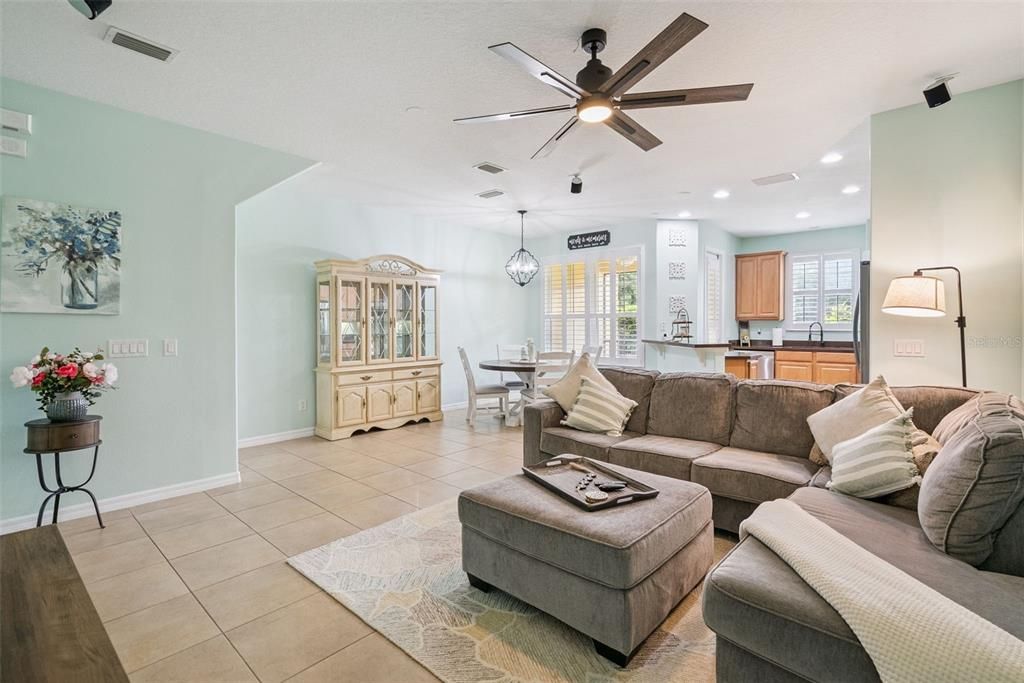 For Sale: $330,000 (3 beds, 2 baths, 1664 Square Feet)