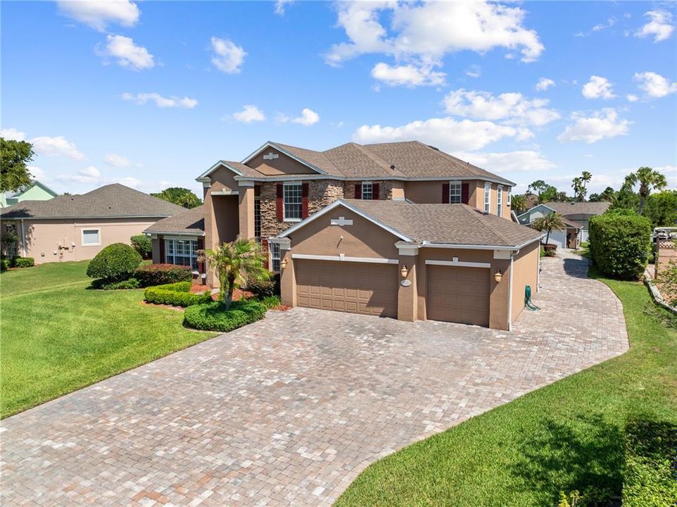 For Sale: $790,000 (5 beds, 4 baths, 3643 Square Feet)