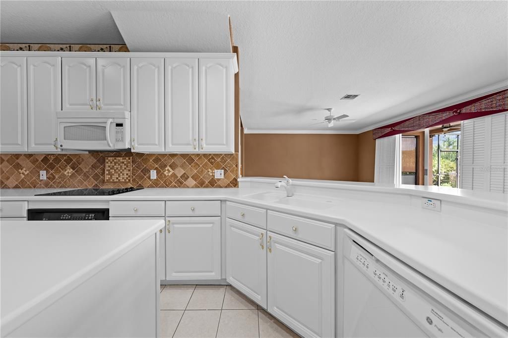 For Sale: $790,000 (5 beds, 4 baths, 3643 Square Feet)