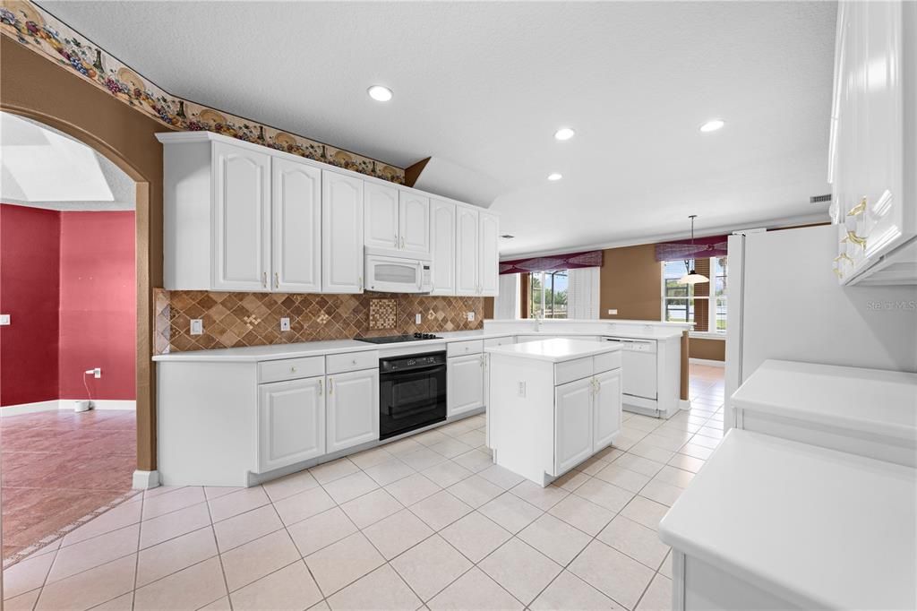 For Sale: $790,000 (5 beds, 4 baths, 3643 Square Feet)