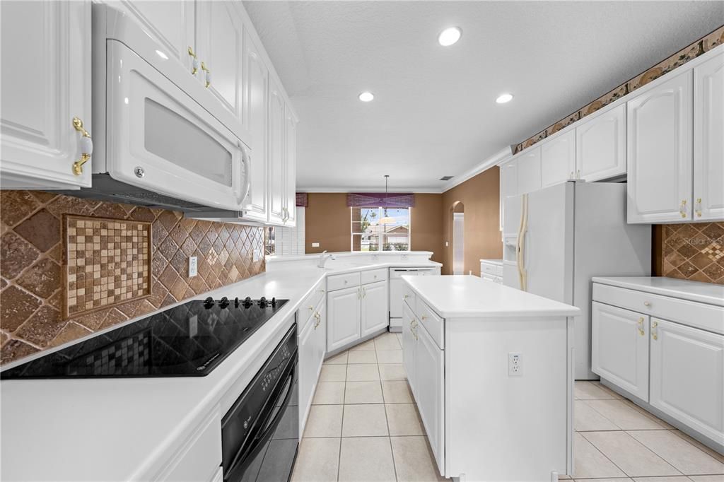 For Sale: $790,000 (5 beds, 4 baths, 3643 Square Feet)