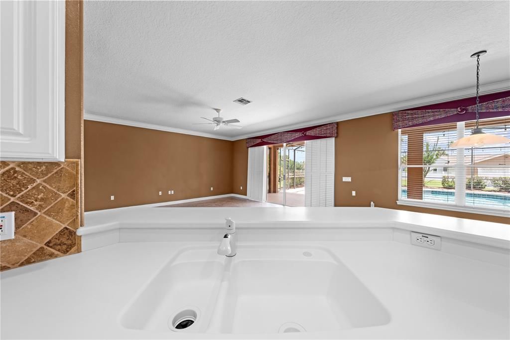 For Sale: $790,000 (5 beds, 4 baths, 3643 Square Feet)