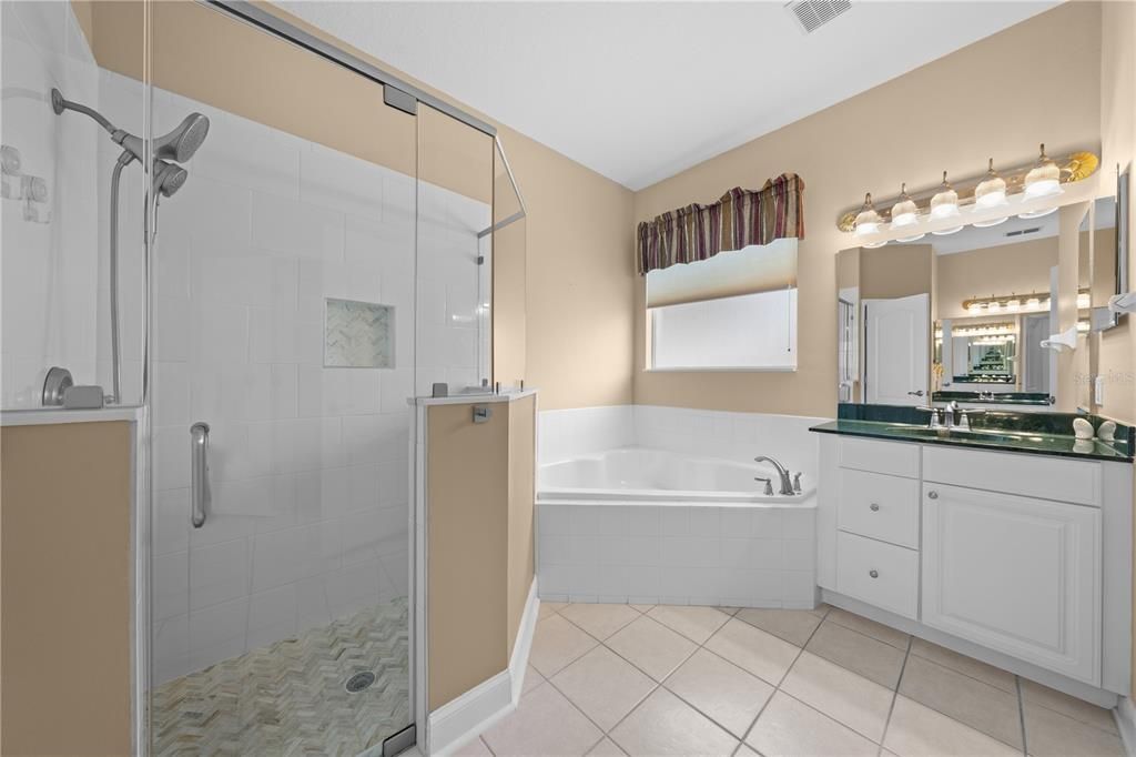 For Sale: $790,000 (5 beds, 4 baths, 3643 Square Feet)