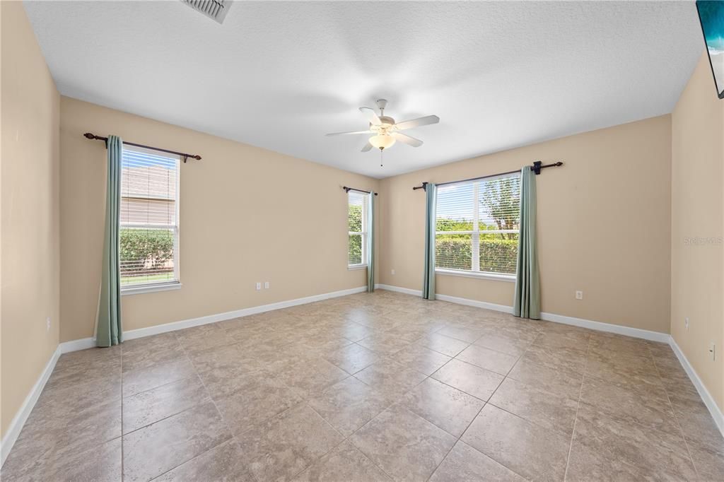 For Sale: $790,000 (5 beds, 4 baths, 3643 Square Feet)