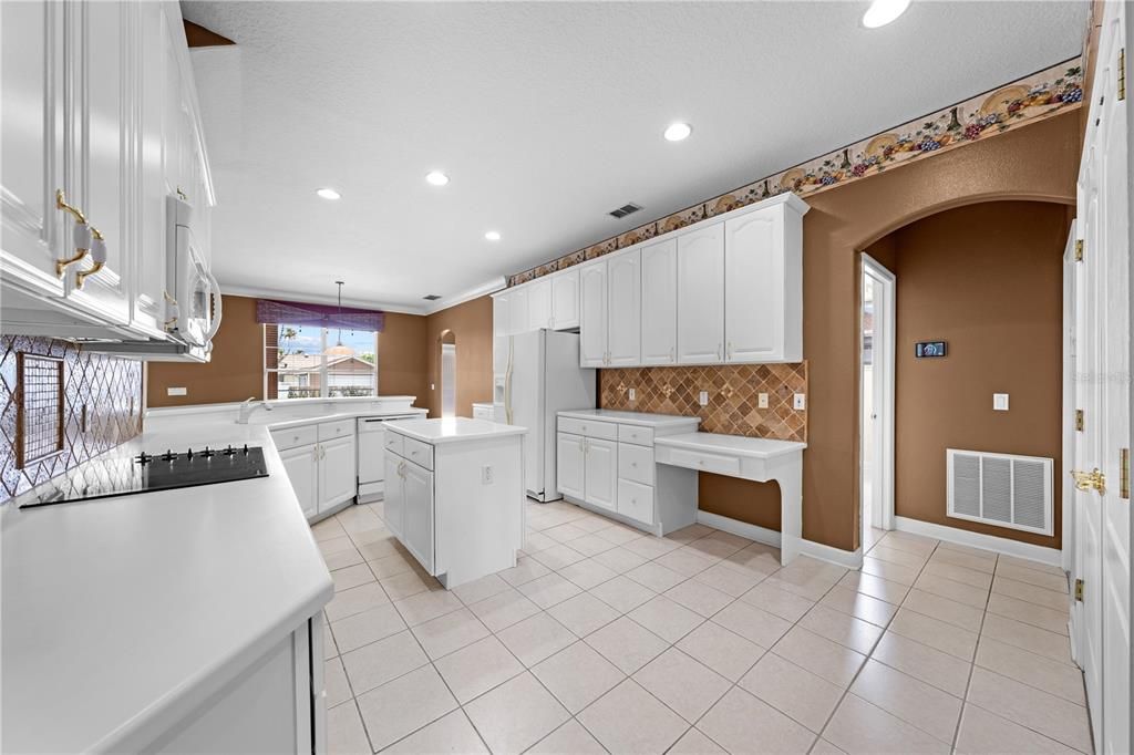 For Sale: $790,000 (5 beds, 4 baths, 3643 Square Feet)