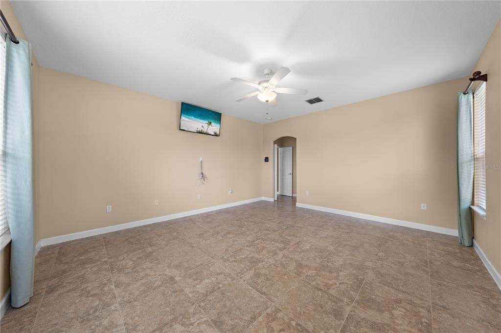 For Sale: $790,000 (5 beds, 4 baths, 3643 Square Feet)