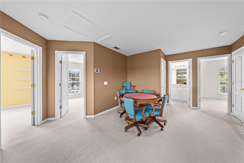 For Sale: $790,000 (5 beds, 4 baths, 3643 Square Feet)