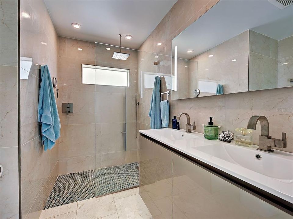 For Sale: $1,450,000 (1 beds, 2 baths, 1178 Square Feet)