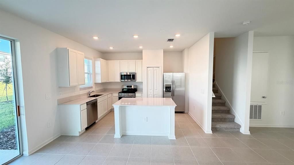 En Renta: $2,360 (3 camas, 2 baños, 1873 Pies cuadrados)