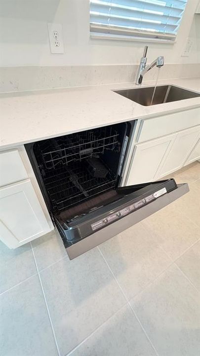En Renta: $2,360 (3 camas, 2 baños, 1873 Pies cuadrados)