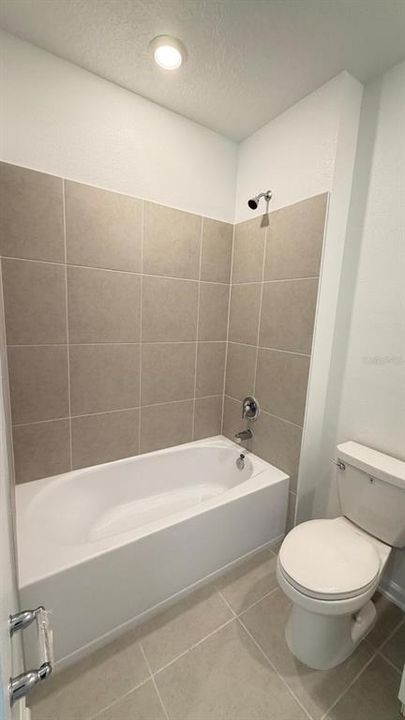 En Renta: $2,360 (3 camas, 2 baños, 1873 Pies cuadrados)