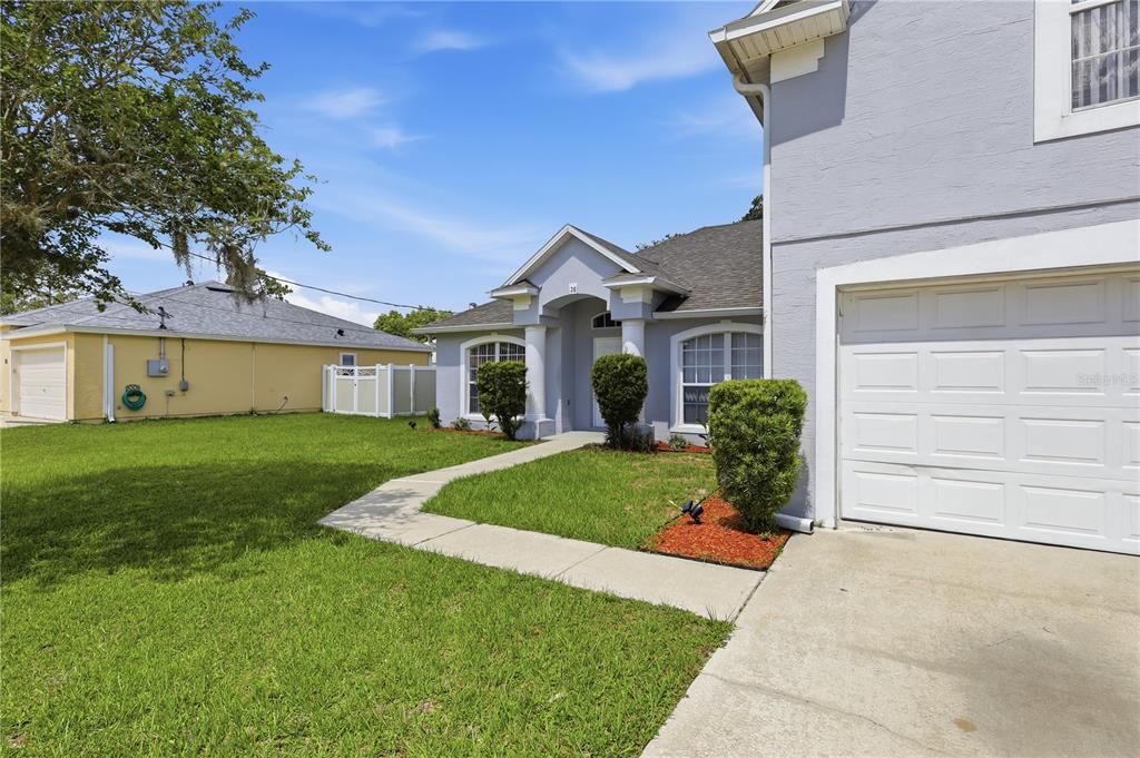 Activo con contrato: $329,900 (5 camas, 2 baños, 2391 Pies cuadrados)