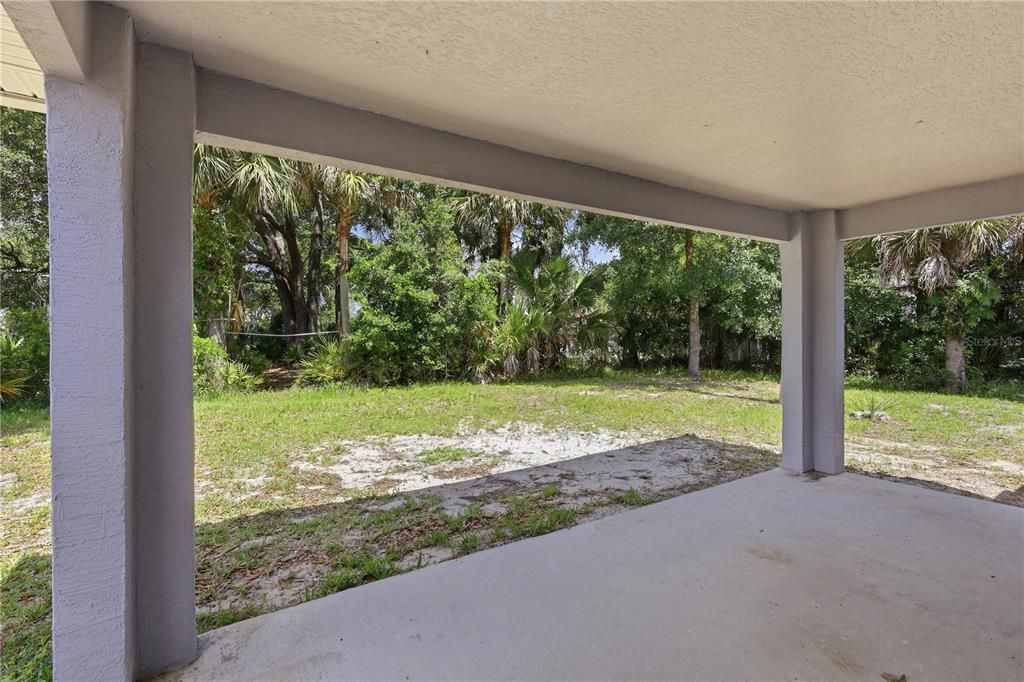 Activo con contrato: $329,900 (5 camas, 2 baños, 2391 Pies cuadrados)