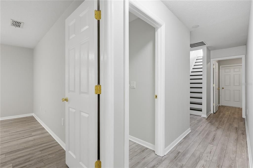 Activo con contrato: $329,900 (5 camas, 2 baños, 2391 Pies cuadrados)