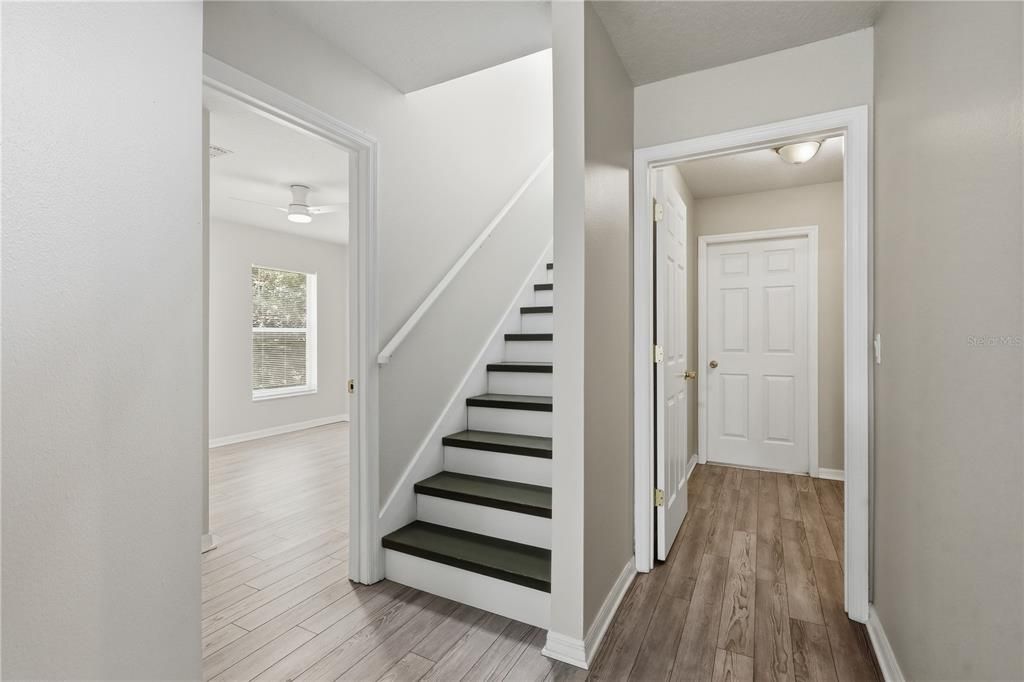 Activo con contrato: $329,900 (5 camas, 2 baños, 2391 Pies cuadrados)
