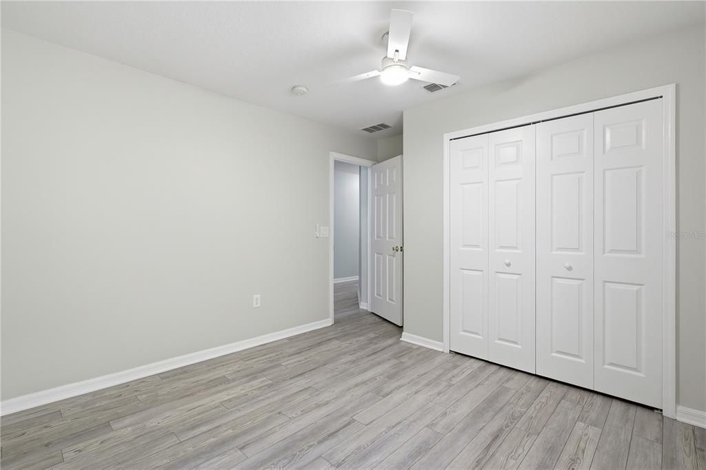 Activo con contrato: $329,900 (5 camas, 2 baños, 2391 Pies cuadrados)