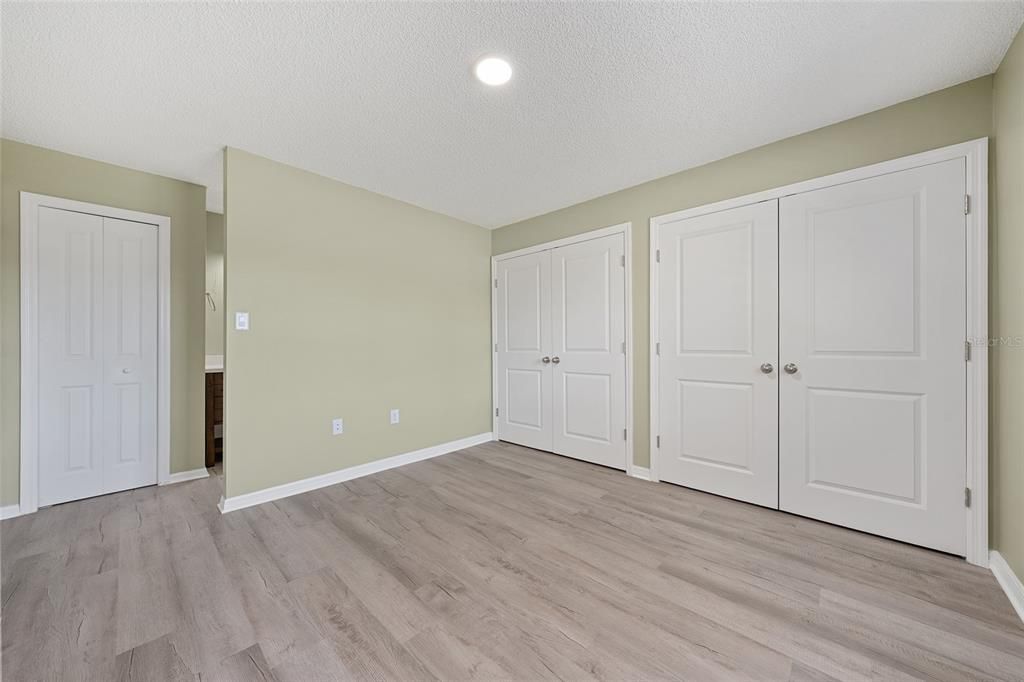 For Sale: $209,999 (2 beds, 2 baths, 1027 Square Feet)