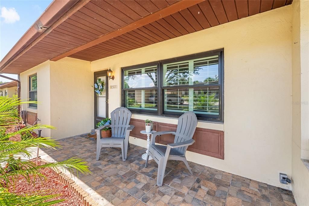 For Sale: $209,999 (2 beds, 2 baths, 1027 Square Feet)