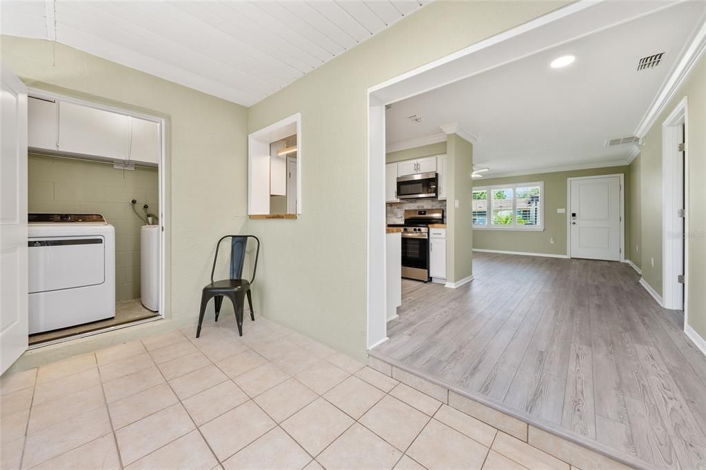 For Sale: $209,999 (2 beds, 2 baths, 1027 Square Feet)