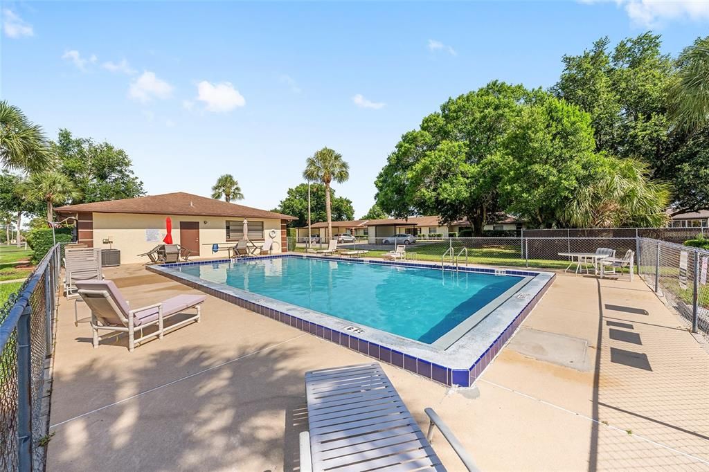 For Sale: $209,999 (2 beds, 2 baths, 1027 Square Feet)