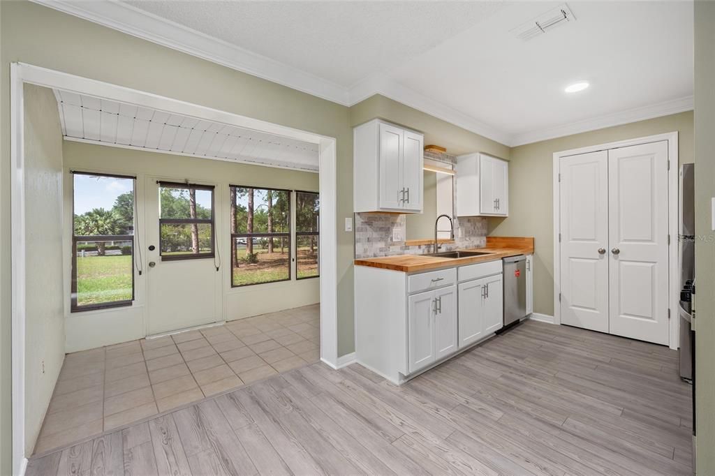 For Sale: $209,999 (2 beds, 2 baths, 1027 Square Feet)