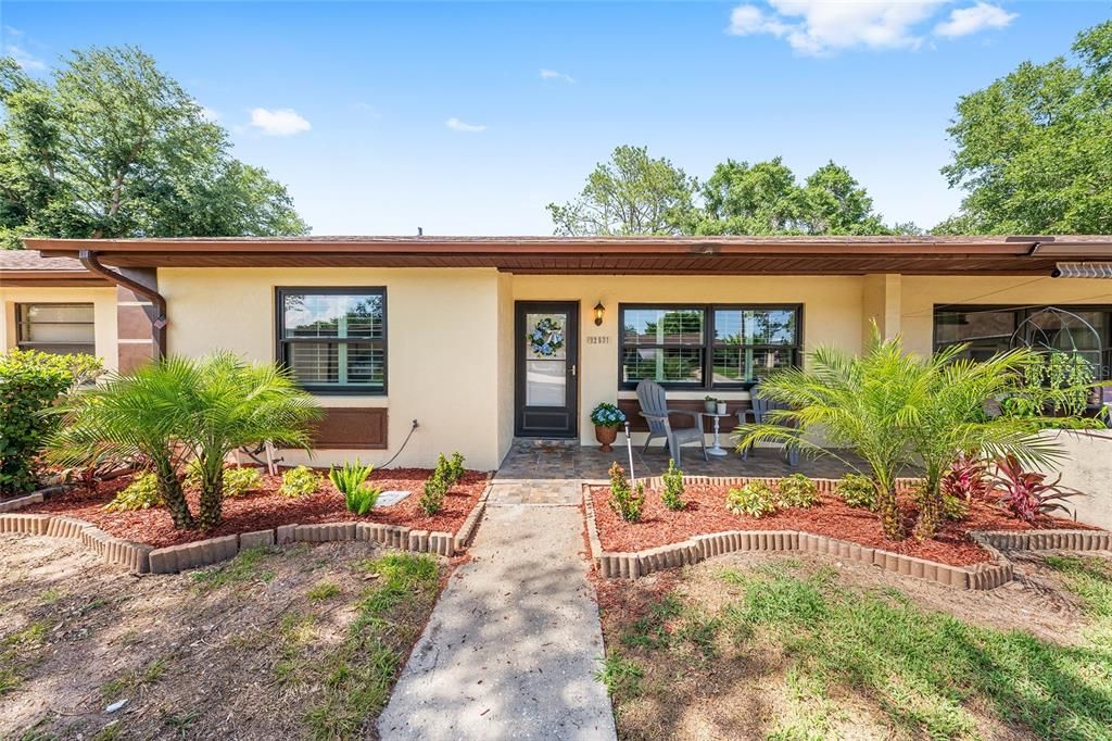 For Sale: $209,999 (2 beds, 2 baths, 1027 Square Feet)