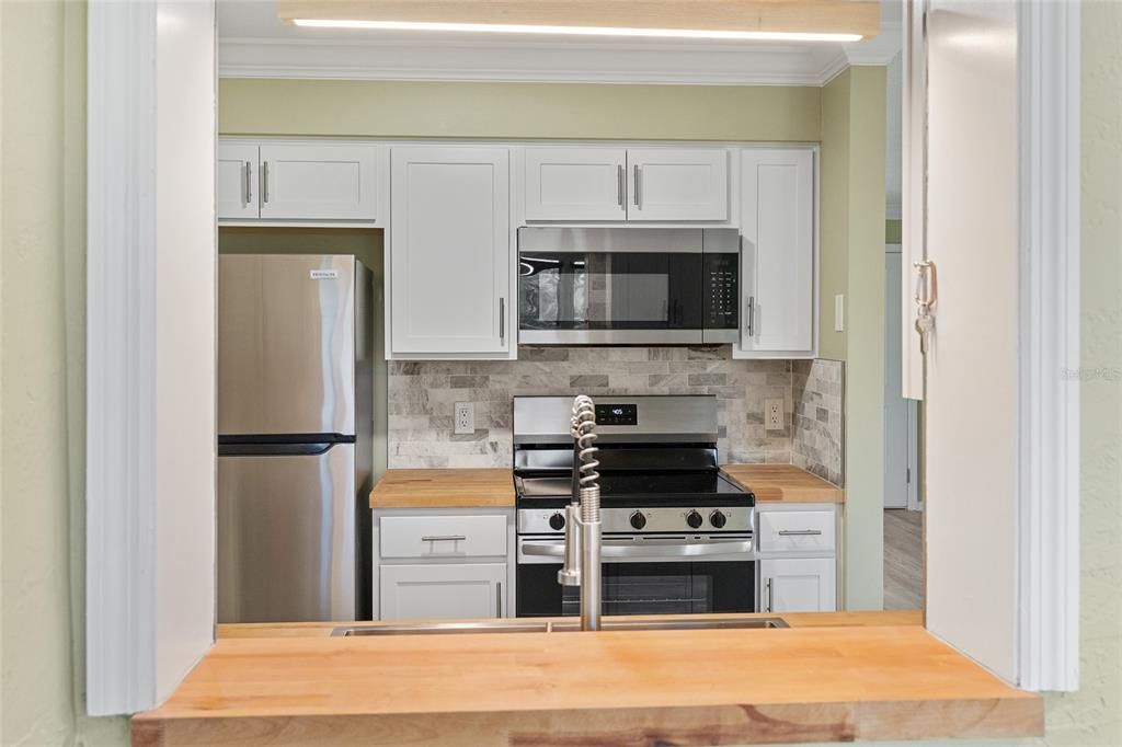 For Sale: $209,999 (2 beds, 2 baths, 1027 Square Feet)