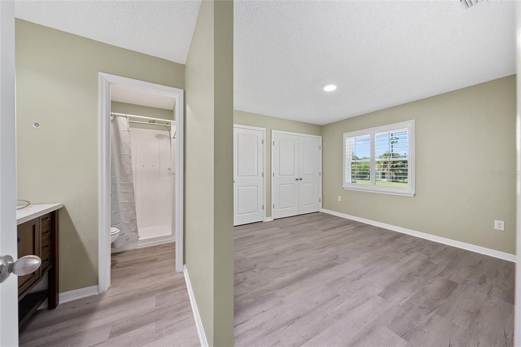 For Sale: $209,999 (2 beds, 2 baths, 1027 Square Feet)
