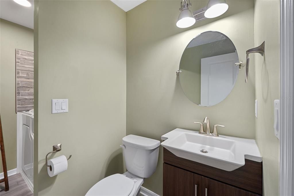 For Sale: $209,999 (2 beds, 2 baths, 1027 Square Feet)