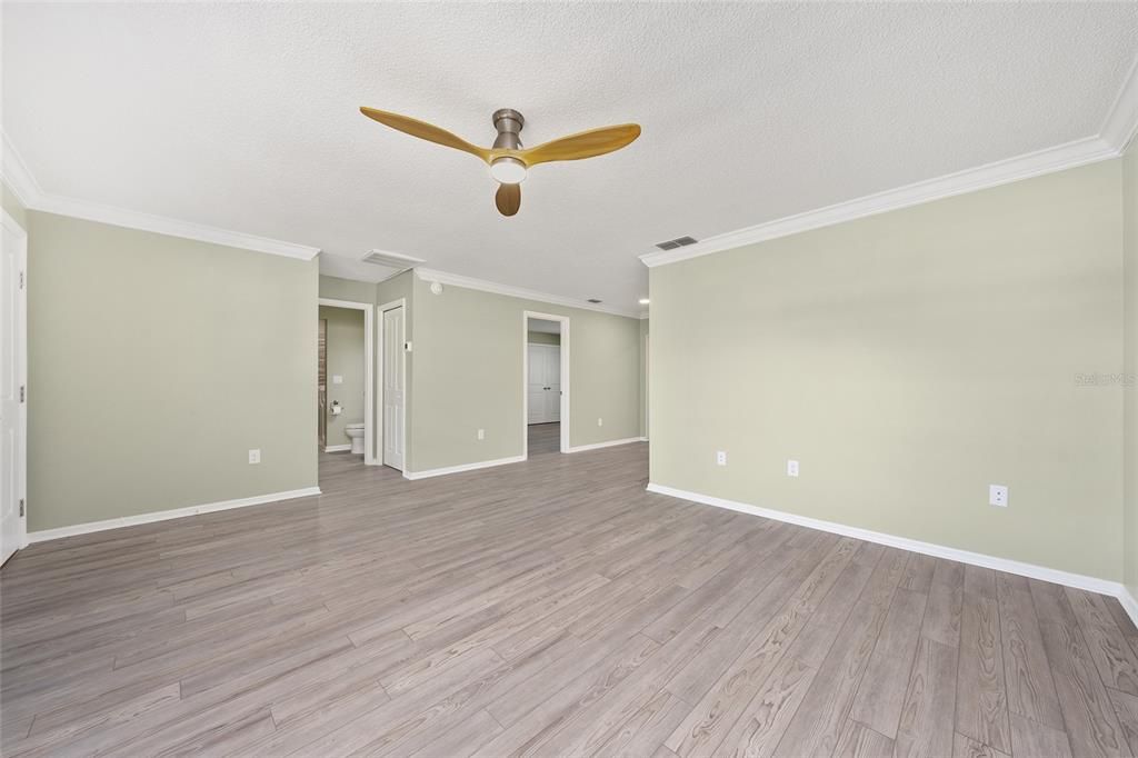 For Sale: $209,999 (2 beds, 2 baths, 1027 Square Feet)