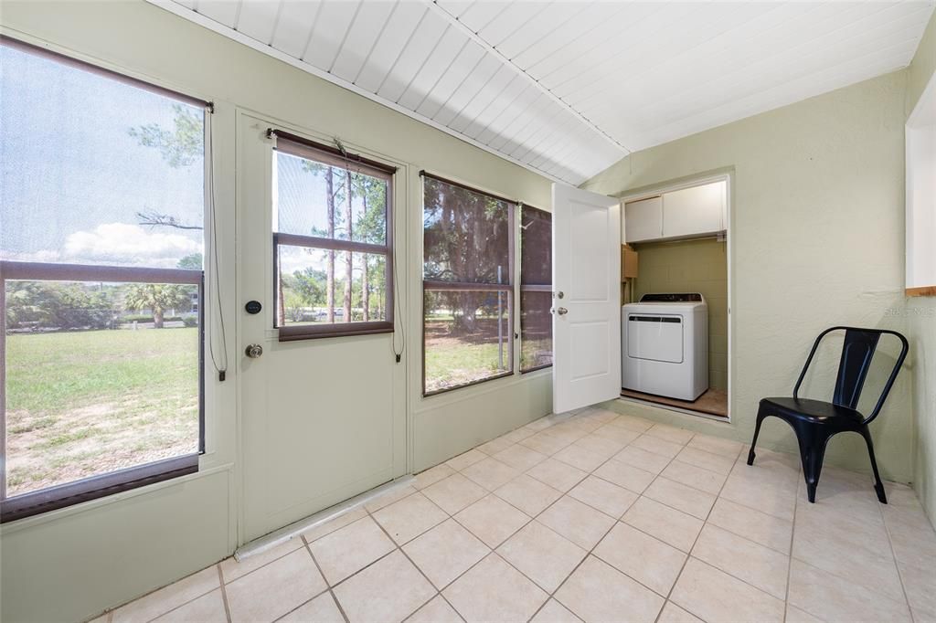 For Sale: $209,999 (2 beds, 2 baths, 1027 Square Feet)