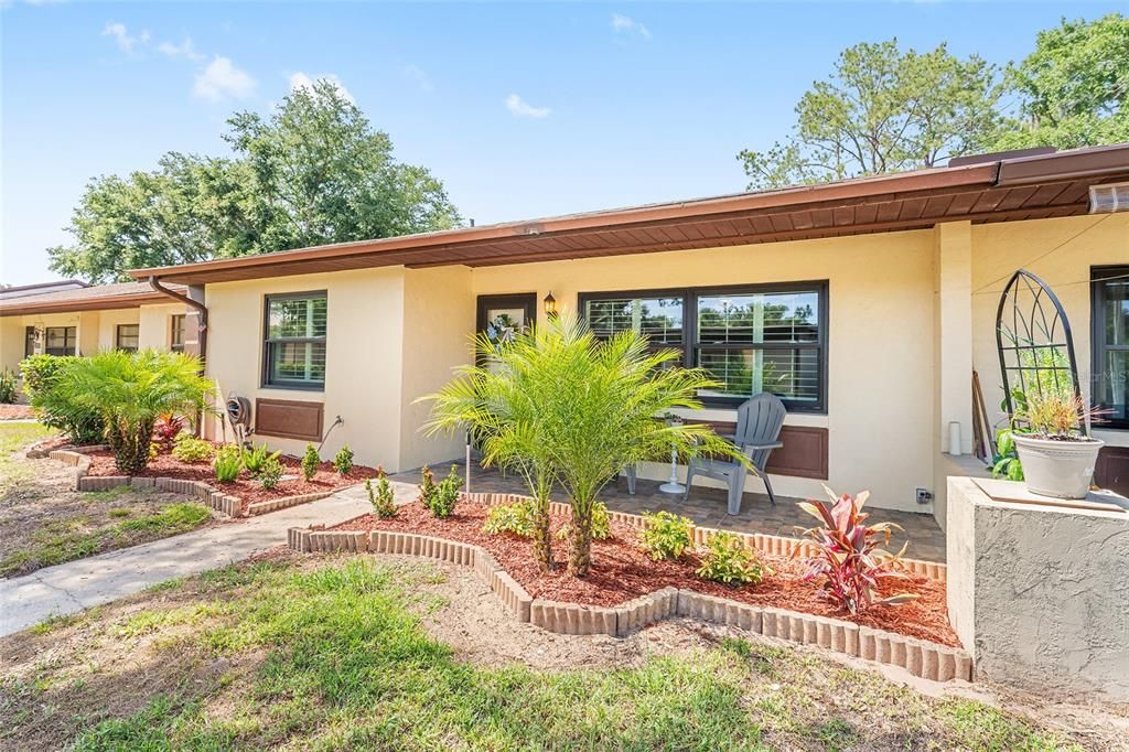 For Sale: $209,999 (2 beds, 2 baths, 1027 Square Feet)