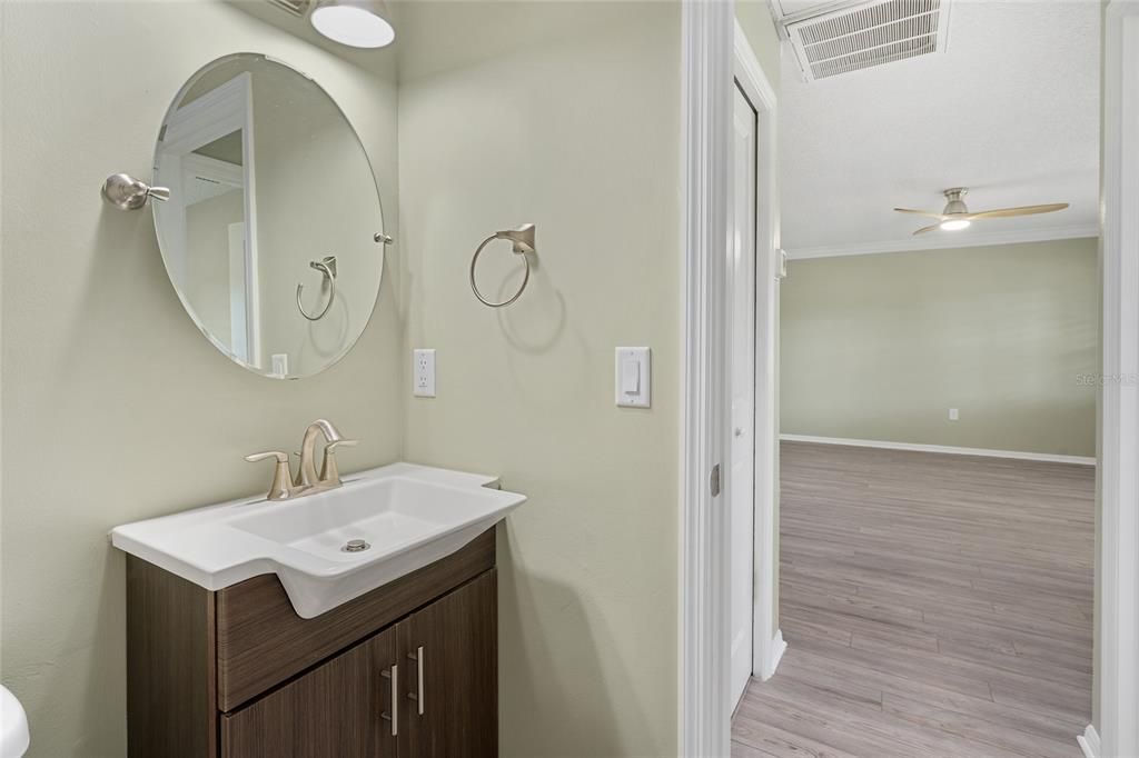 For Sale: $209,999 (2 beds, 2 baths, 1027 Square Feet)