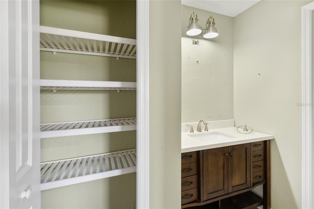 For Sale: $209,999 (2 beds, 2 baths, 1027 Square Feet)