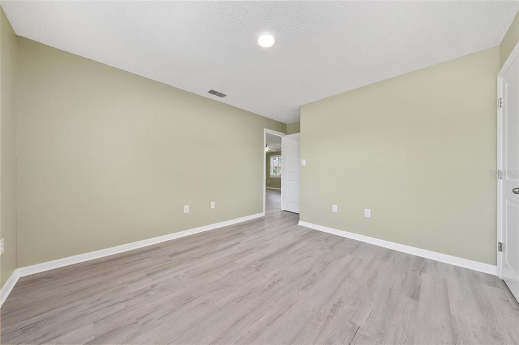 For Sale: $209,999 (2 beds, 2 baths, 1027 Square Feet)