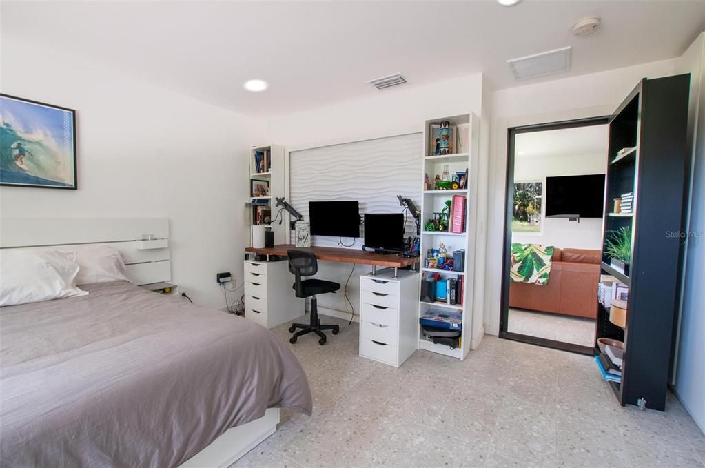 For Sale: $950,000 (3 beds, 2 baths, 1968 Square Feet)