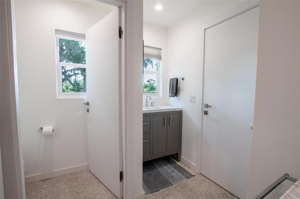 For Sale: $950,000 (3 beds, 2 baths, 1968 Square Feet)